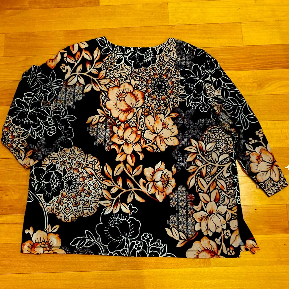 Alfred Dunner 3/4 sleeve black floral top